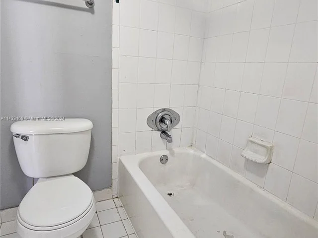 6902 N KENDALL DRIVE # E202, Pinecrest FL 33156