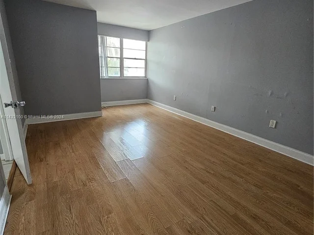 6902 N KENDALL DRIVE # E202, Pinecrest FL 33156