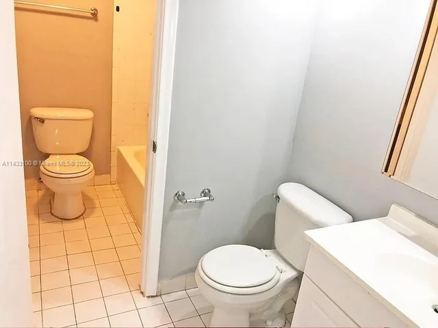 6902 N KENDALL DRIVE # E202, Pinecrest FL 33156