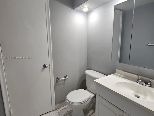 6902 N KENDALL DRIVE # E202, Pinecrest FL 33156