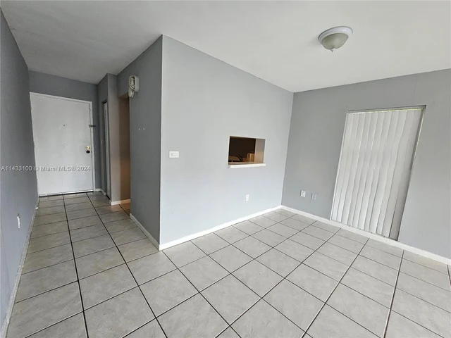 6902 N KENDALL DRIVE # E202, Pinecrest FL 33156