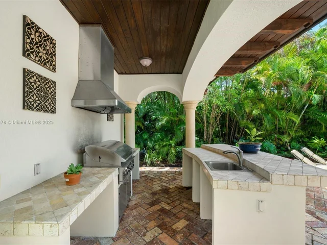 5950 SW 111th St, Pinecrest FL 33156