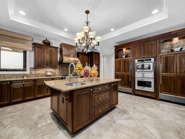 5950 SW 111th St, Pinecrest FL 33156