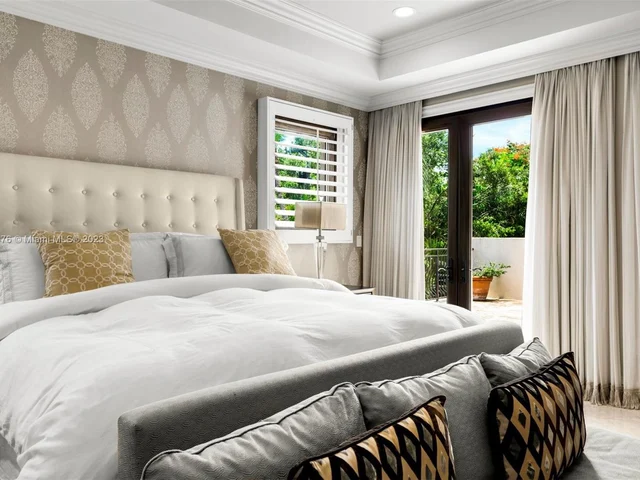 5950 SW 111th St, Pinecrest FL 33156