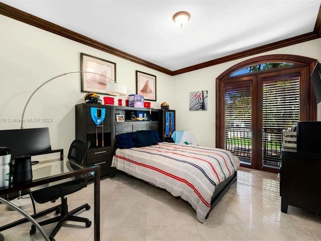 5950 SW 111th St, Pinecrest FL 33156