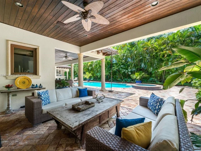 5950 SW 111th St, Pinecrest FL 33156