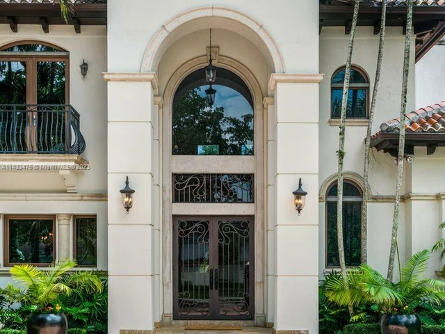 5950 SW 111th St, Pinecrest FL 33156