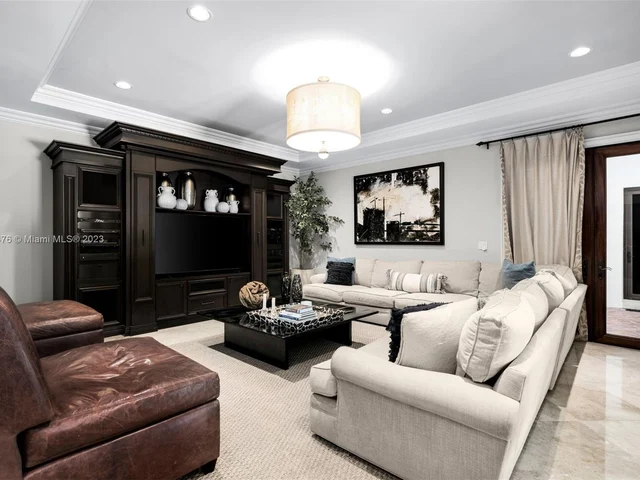 5950 SW 111th St, Pinecrest FL 33156