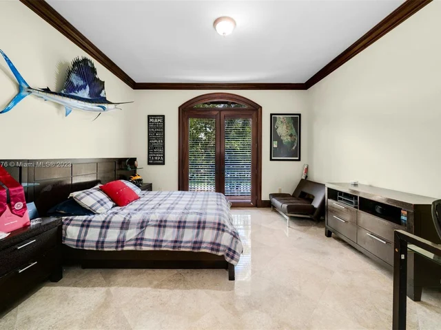 5950 SW 111th St, Pinecrest FL 33156