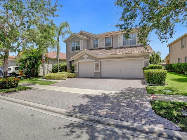 19341 Stonebrook St, Weston FL 33332