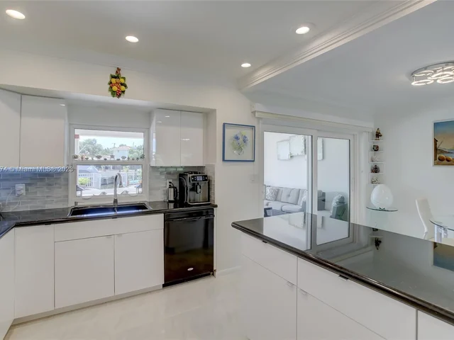 1060 NE 26th Ave, Pompano Beach FL 33062