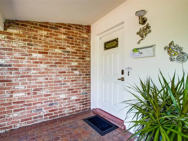 1060 NE 26th Ave, Pompano Beach FL 33062