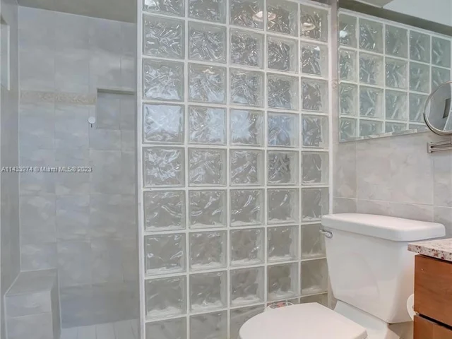 1060 NE 26th Ave, Pompano Beach FL 33062