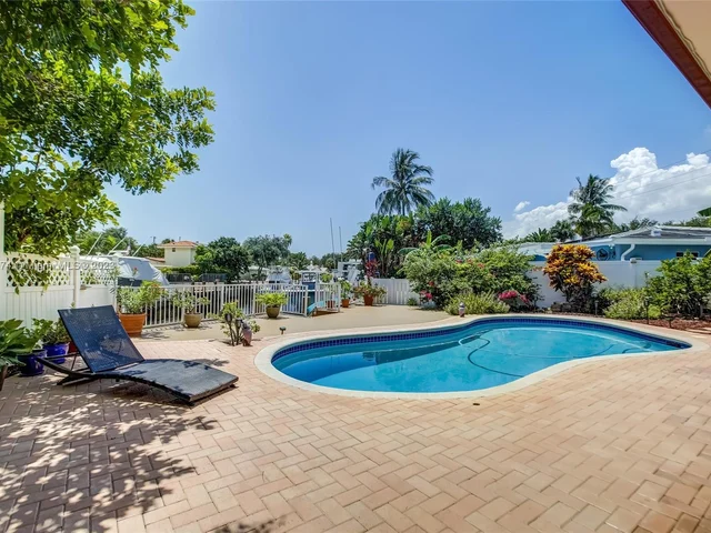 1060 NE 26th Ave, Pompano Beach FL 33062