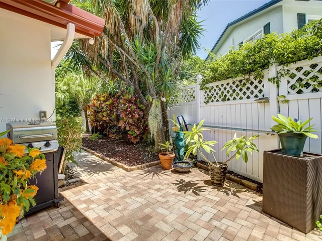 1060 NE 26th Ave, Pompano Beach FL 33062