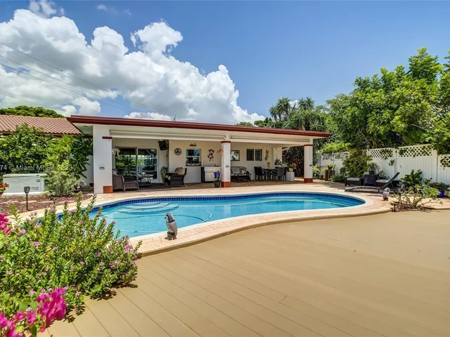 1060 NE 26th Ave, Pompano Beach FL 33062