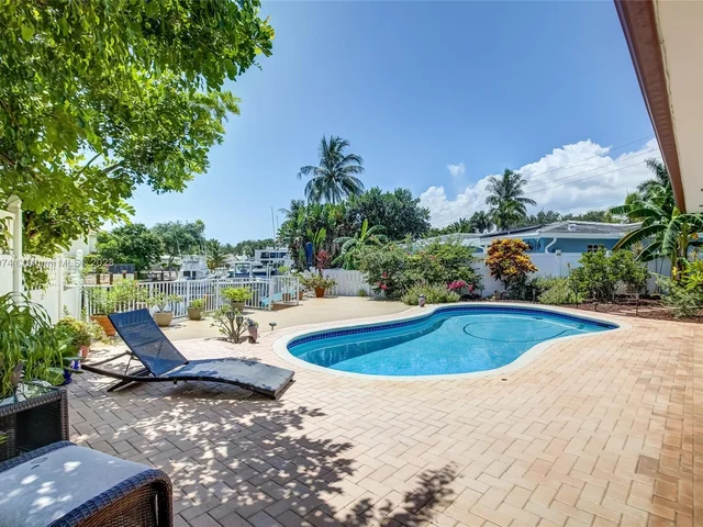 1060 NE 26th Ave, Pompano Beach FL 33062