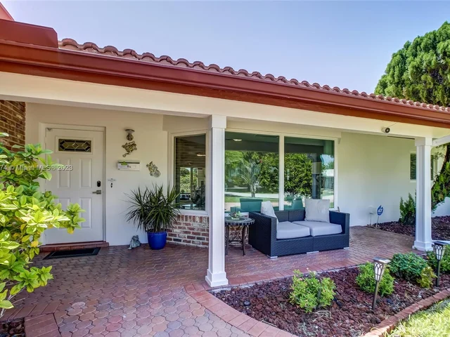 1060 NE 26th Ave, Pompano Beach FL 33062