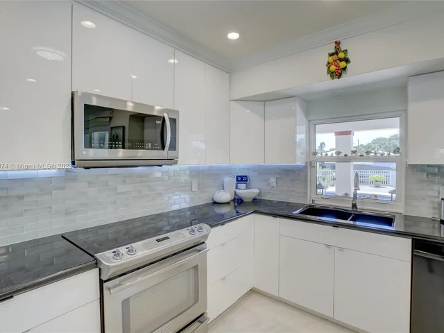 1060 NE 26th Ave, Pompano Beach FL 33062