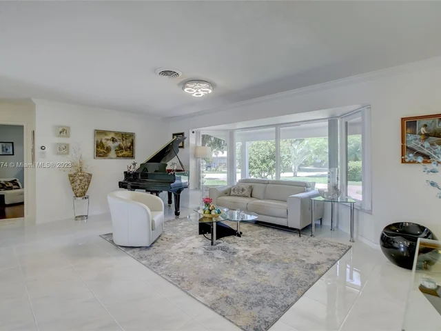 1060 NE 26th Ave, Pompano Beach FL 33062