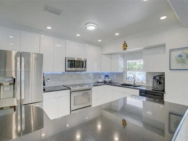 1060 NE 26th Ave, Pompano Beach FL 33062