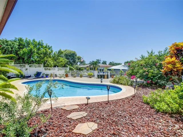 1060 NE 26th Ave, Pompano Beach FL 33062