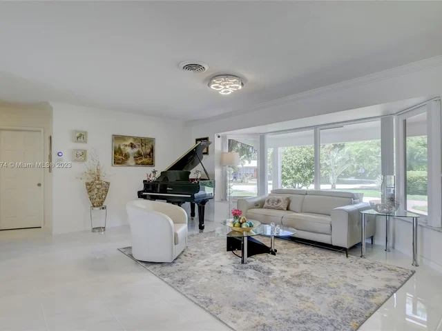 1060 NE 26th Ave, Pompano Beach FL 33062