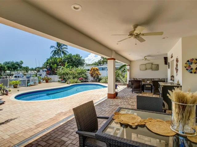 1060 NE 26th Ave, Pompano Beach FL 33062