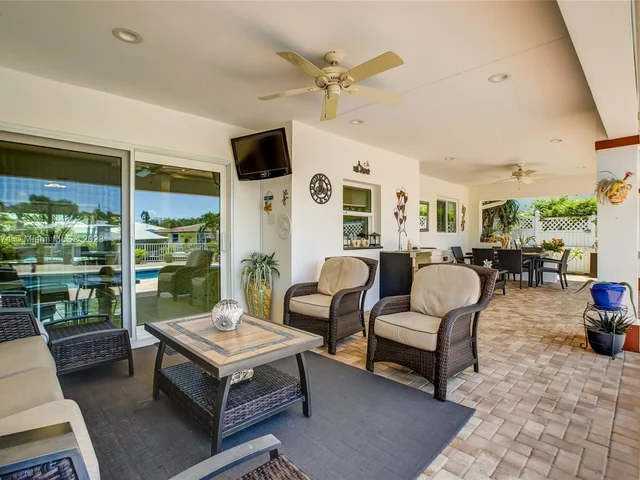 1060 NE 26th Ave, Pompano Beach FL 33062