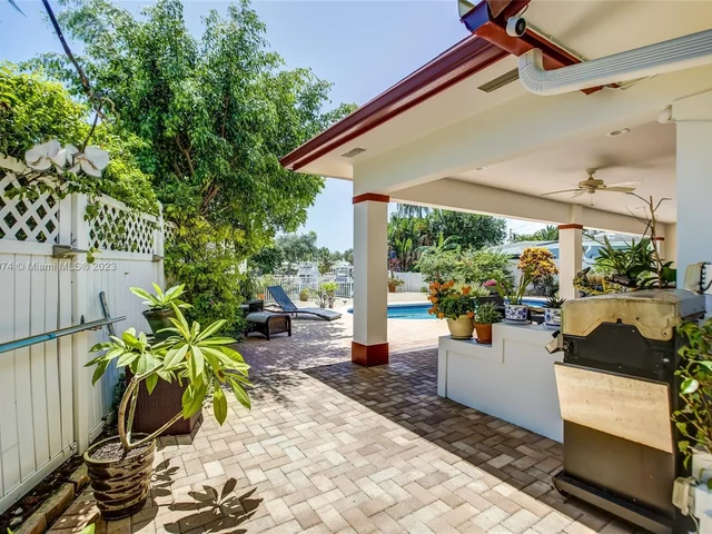 1060 NE 26th Ave, Pompano Beach FL 33062