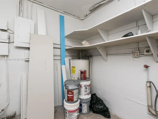 845 NE 180th St, Miami FL 33162