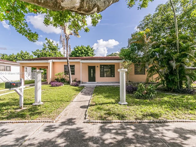 845 NE 180th St, Miami FL 33162
