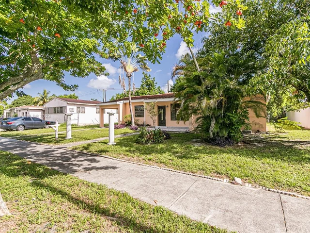 845 NE 180th St, Miami FL 33162