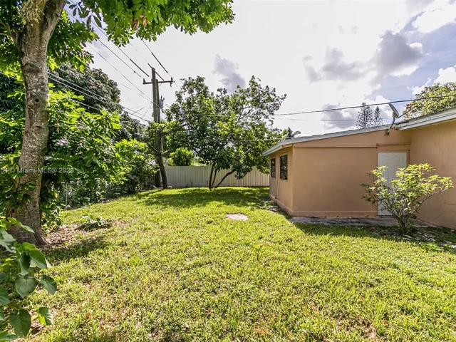 845 NE 180th St, Miami FL 33162