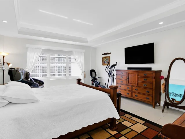 9100 W Bay Harbor Dr, Bay Harbor Islands FL 33154