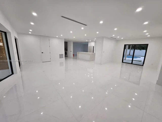 2051 NE 210th St, Miami FL 33179