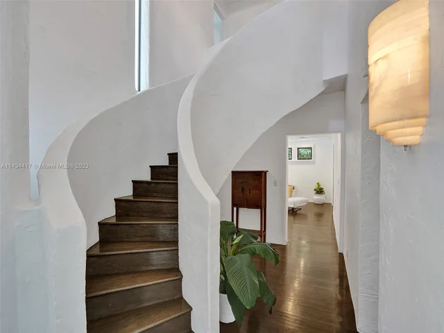 820 SE 8th St, Fort Lauderdale FL 33316