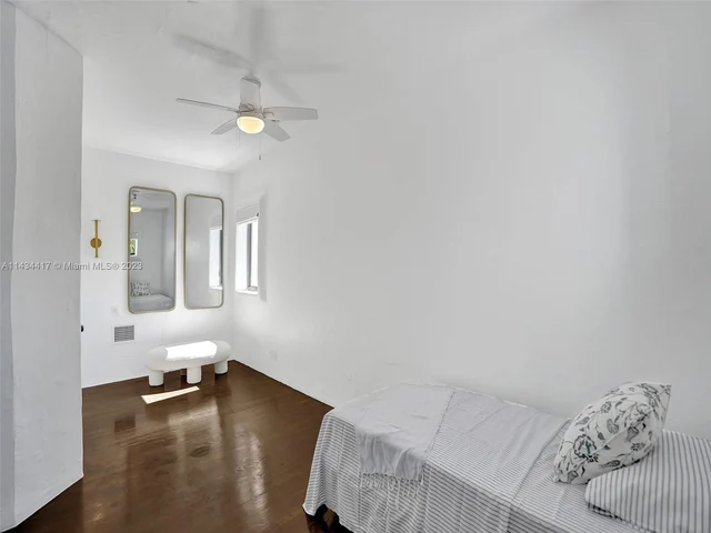 820 SE 8th St, Fort Lauderdale FL 33316