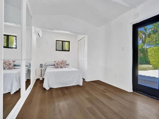 820 SE 8th St, Fort Lauderdale FL 33316