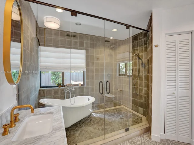 820 SE 8th St, Fort Lauderdale FL 33316