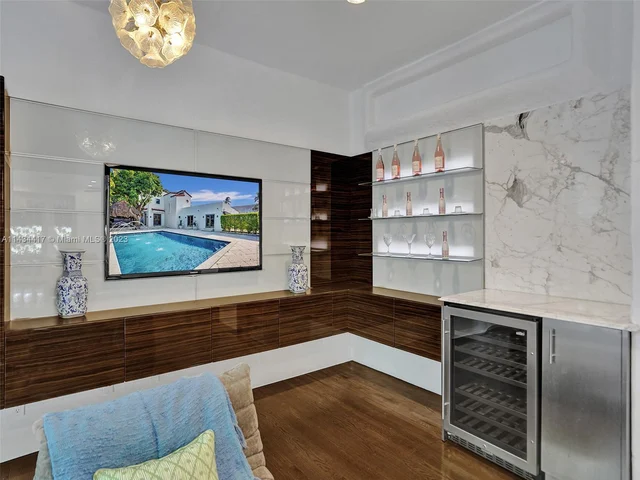 820 SE 8th St, Fort Lauderdale FL 33316