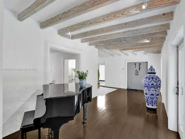 820 SE 8th St, Fort Lauderdale FL 33316