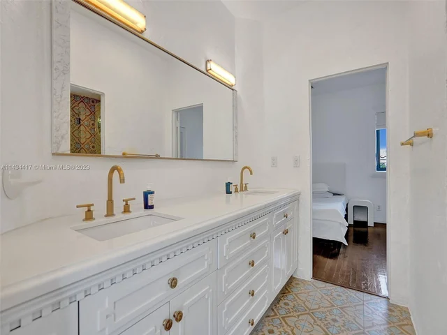 820 SE 8th St, Fort Lauderdale FL 33316