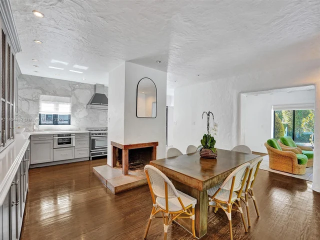 820 SE 8th St, Fort Lauderdale FL 33316