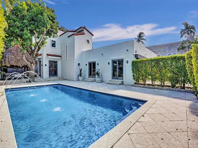 820 SE 8th St, Fort Lauderdale FL 33316