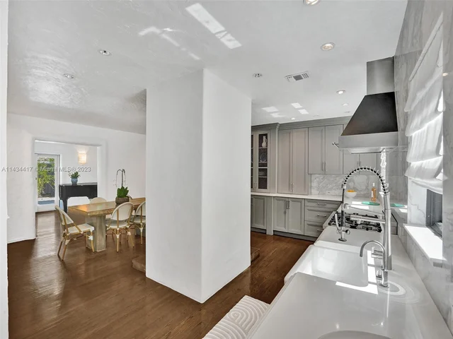 820 SE 8th St, Fort Lauderdale FL 33316