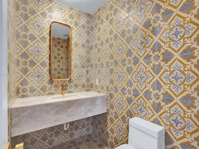 820 SE 8th St, Fort Lauderdale FL 33316