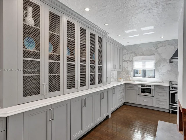 820 SE 8th St, Fort Lauderdale FL 33316