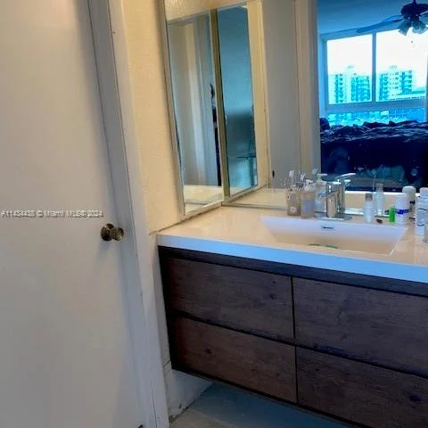 3200 Collins Ave # 5, Miami Beach FL 33140