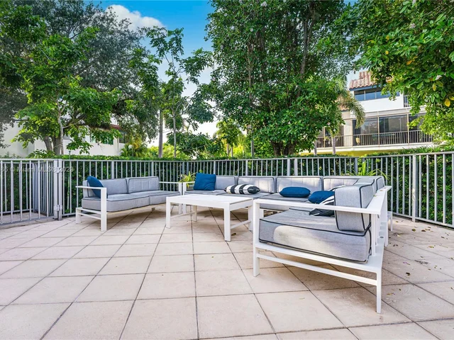 2000 S Bayshore Dr # 43, Miami FL 33133